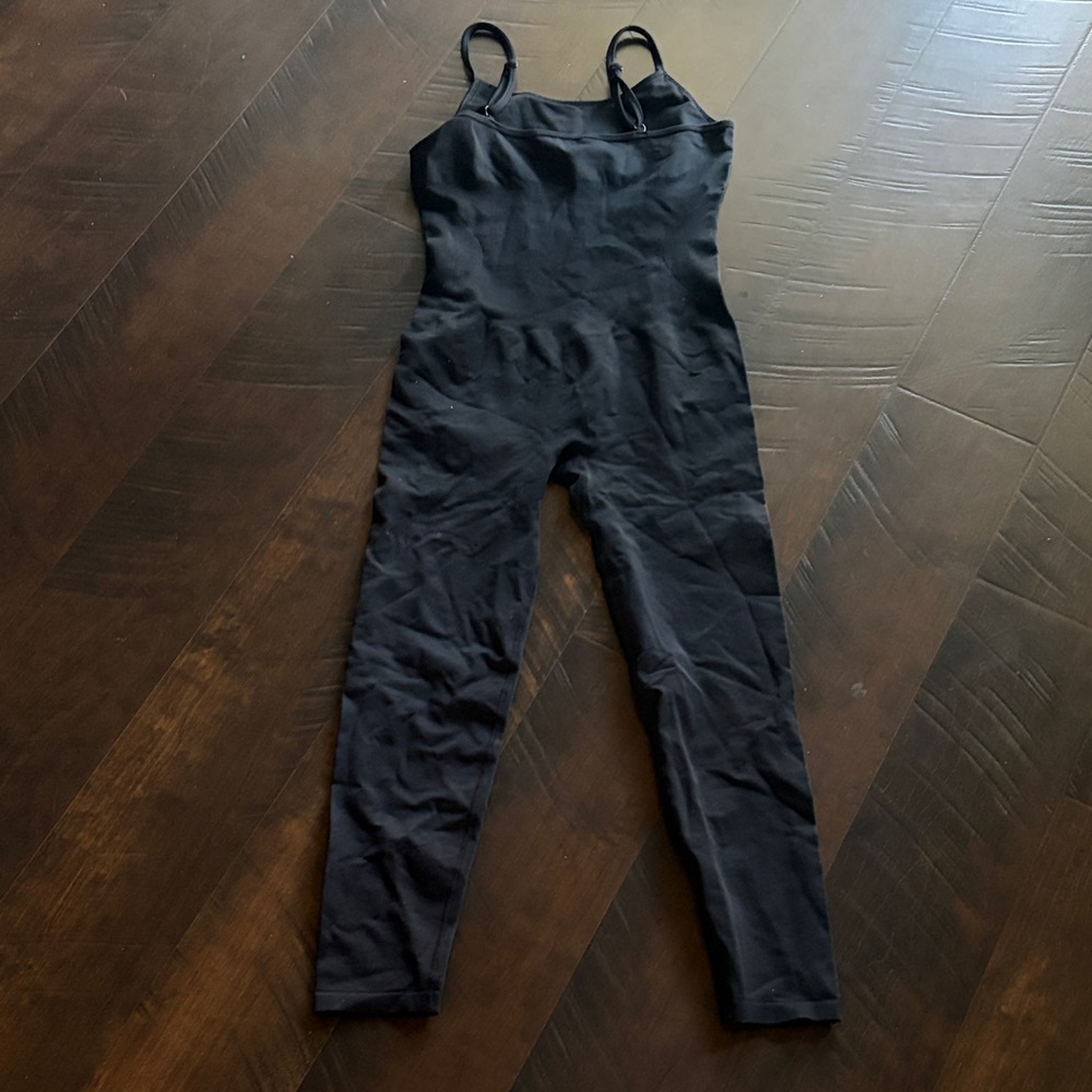 Chic Black Women's Jumpsuit - Picture 3 of 3